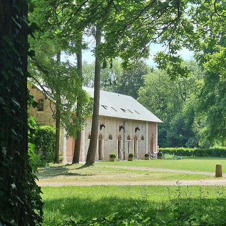 Les Ecuries Du Chateau De Brumare Brestot Exteriör bild