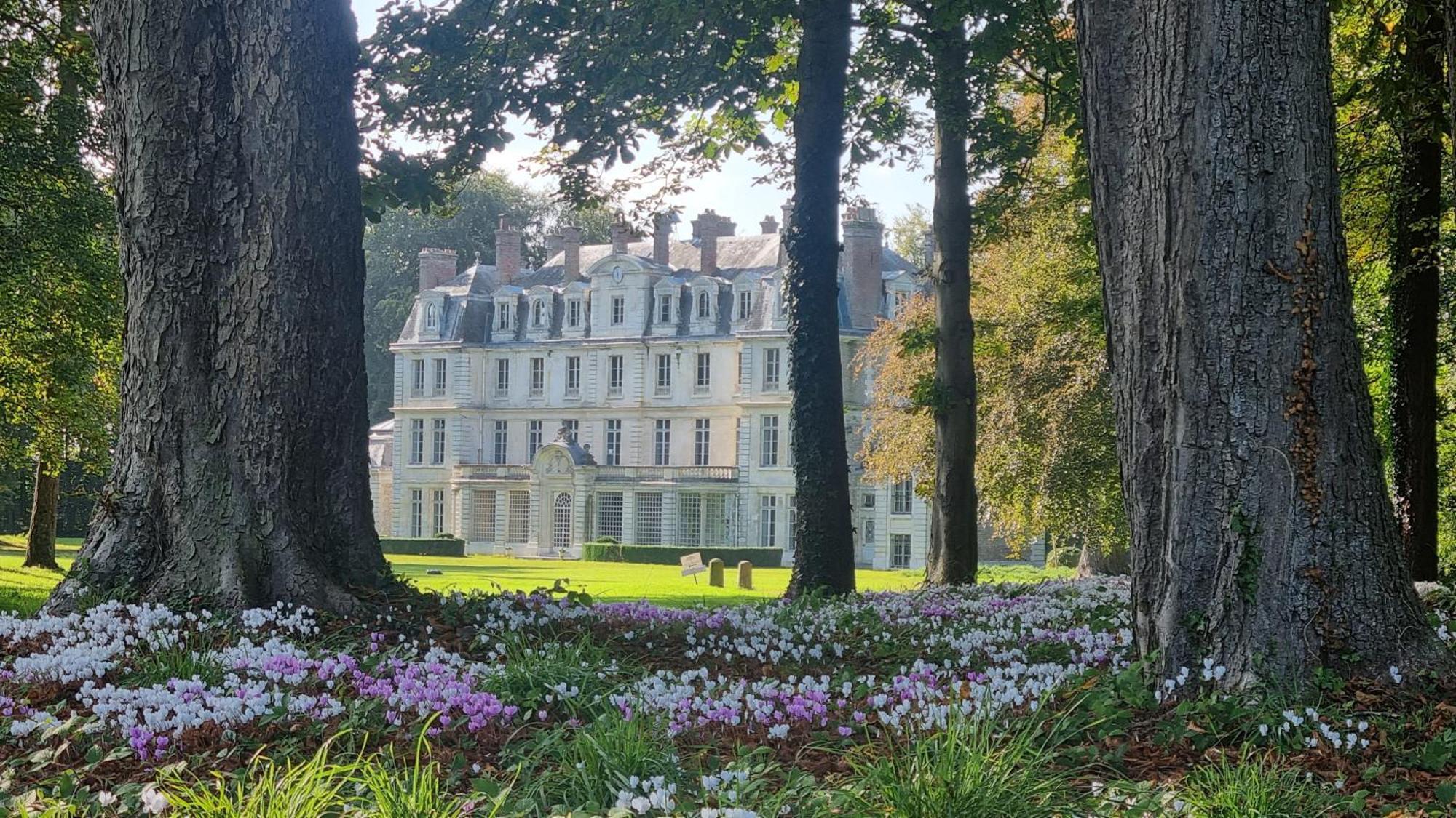 Les Ecuries Du Chateau De Brumare Brestot Exteriör bild